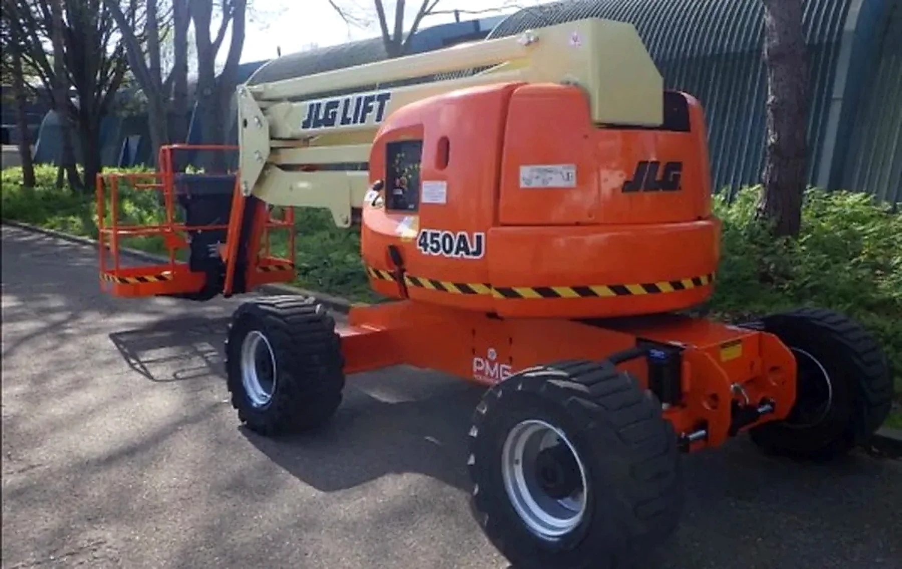 Articulated Boom Lift